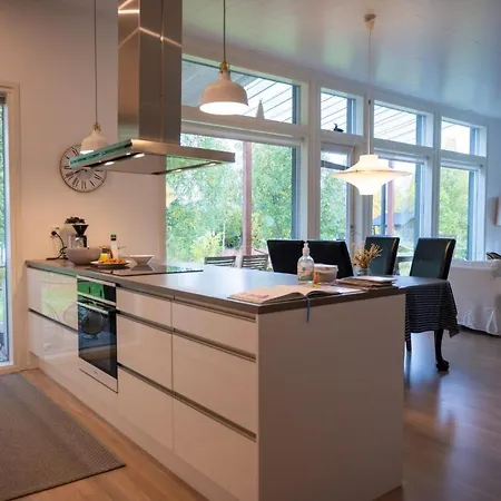 Puistola & Sauna, Near Santa's Village * 로바니에미