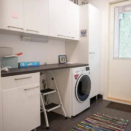 Puistola & Sauna, Near Santa's Village 아파트 로바니에미